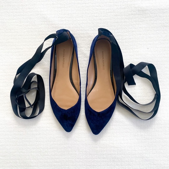 Banana Republic Navy Blue Velvet Aurora Ankle Strap Flats, Size 7.5 - Picture 2 of 5